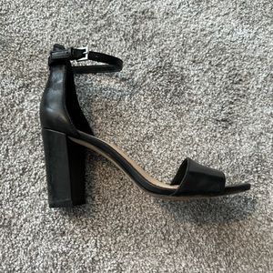 VINCE CAMUTO HEELED SANDAL